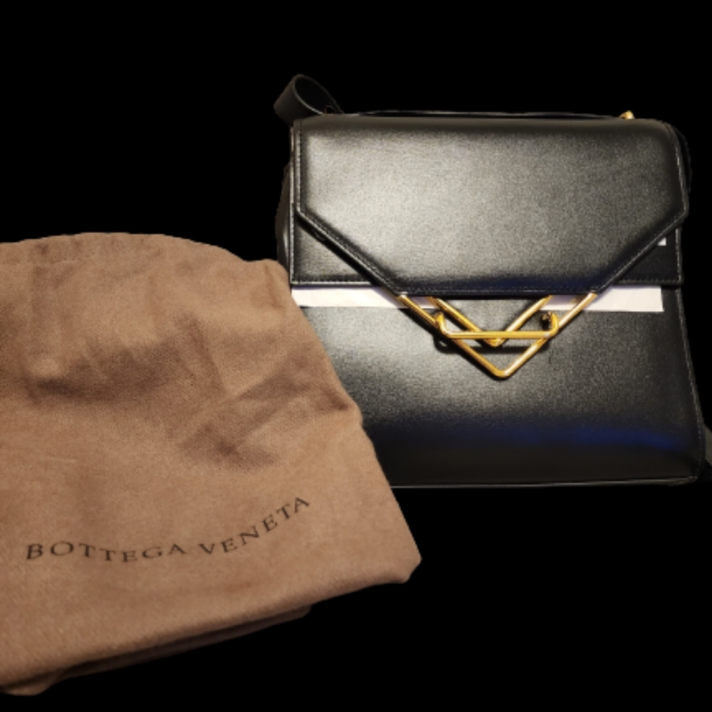 Bottega Veneta Black 'The Clip' Shoulder Bag - Picture 10 of 12